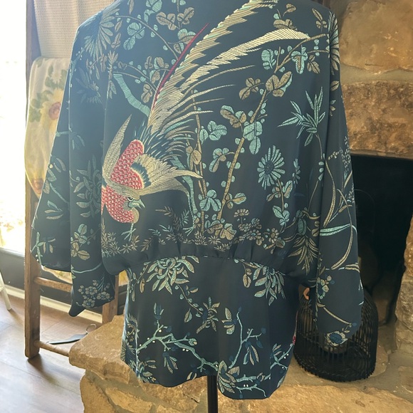 Zapa Women’s Size Medium Floral Printed Japan Satin Kimono - Picture 4 of 9